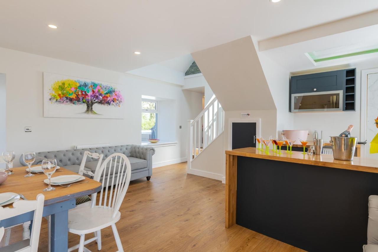 Nether Newton - Sleeps 12, Hottub, Sauna, Private Garden Newmilns Exterior foto
